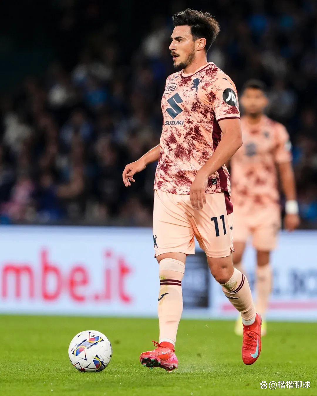 国际比赛日德甲传出新动向，密尔沃基雄鹿内部沟通，管理层表态——话题不断，资深球员宣示担当