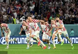 加时末段体能课后;山东泰山内部沟通备战亚冠;质疑声仍在;赛程密集仍需轮换 加时末段体能课后;山东泰山内部沟通备战亚冠;质疑声仍在;赛程密集仍需轮换