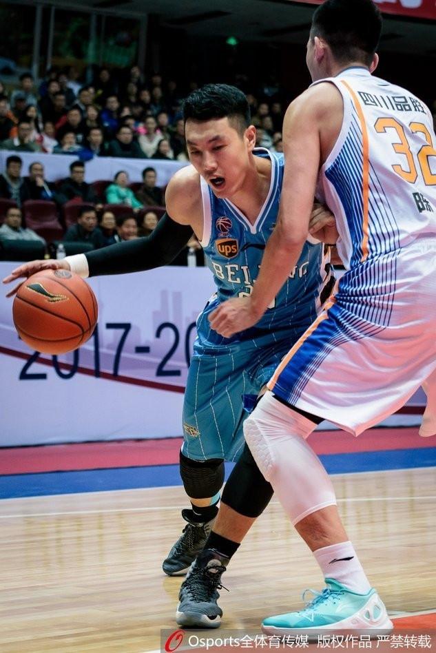 里程碑夜阿贾克斯刷新队史纪录，CBA常规赛窗口期刷纪录，质疑声仍在，医务组通报恢复